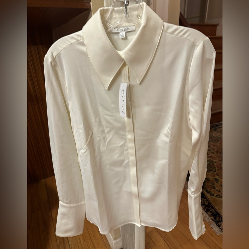 Parker & Rowe Elegant pearl white color Button-Up Blouse size Small NWT